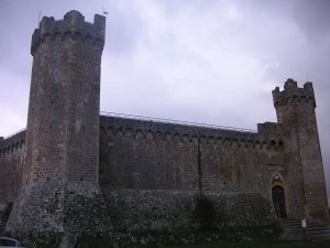 640px-Castello-di-Montalcino-300x225