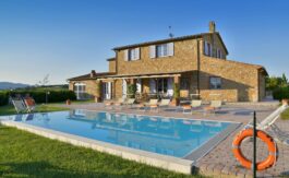 Luxury Villa for Rent in Tuscany .Private pool, scenic countryside views, and easy access to Florence, Siena, and Chianti.