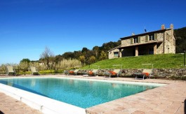 Villa Belvedere Tuscany garden and pool with rolling hills in the background