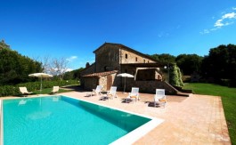Unwind in a Luxurious Tuscan Villa -
