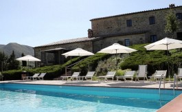 Luxury Apartments with Pool in Tuscany: Relax & Unwind in Style -