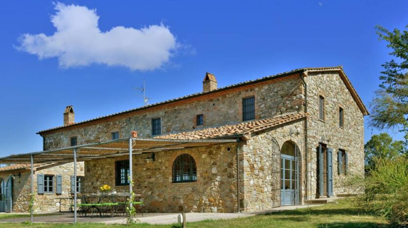 Luxurious Tuscan Villa for up to 20 Guests with Pool