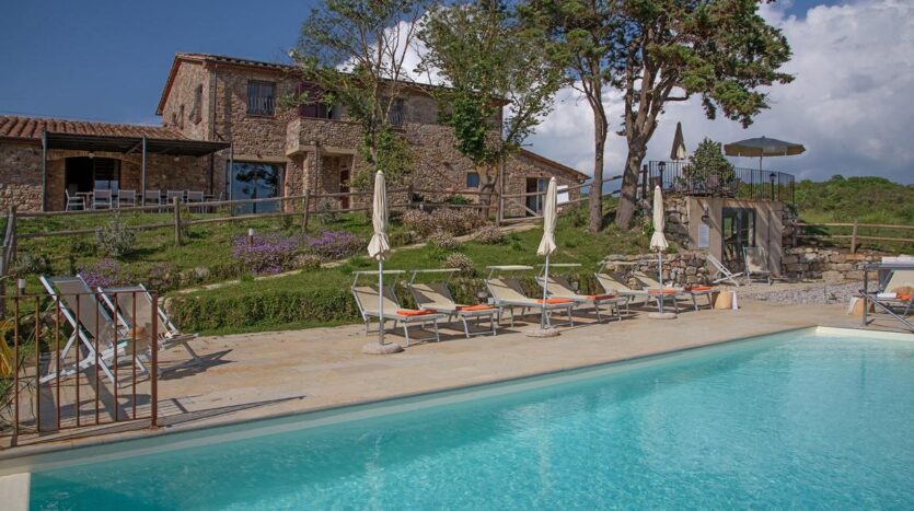 Luxury Tuscan Villa with Private Pool near the Sea -