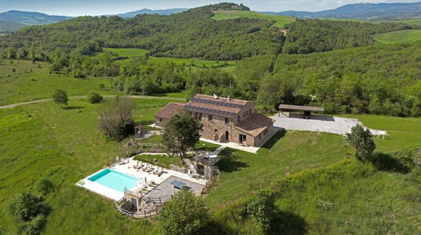 Luxury Tuscan villa with private infinity pool