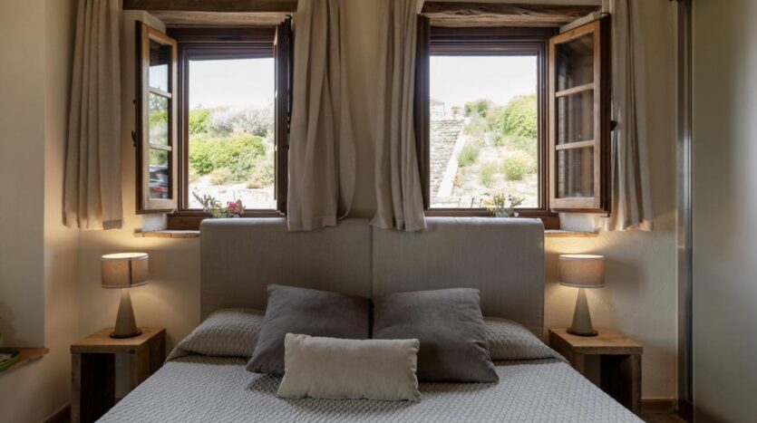 Luxury bedroom with en-suite bathroom in Chianti villa Tuscany